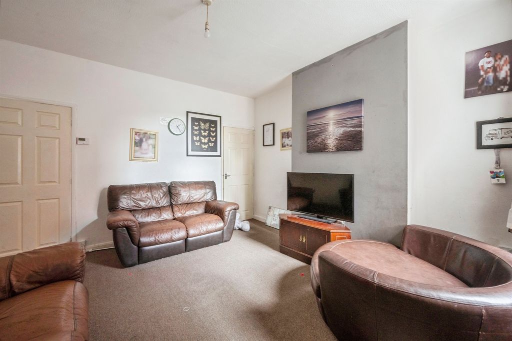 Property photo 3 of 12