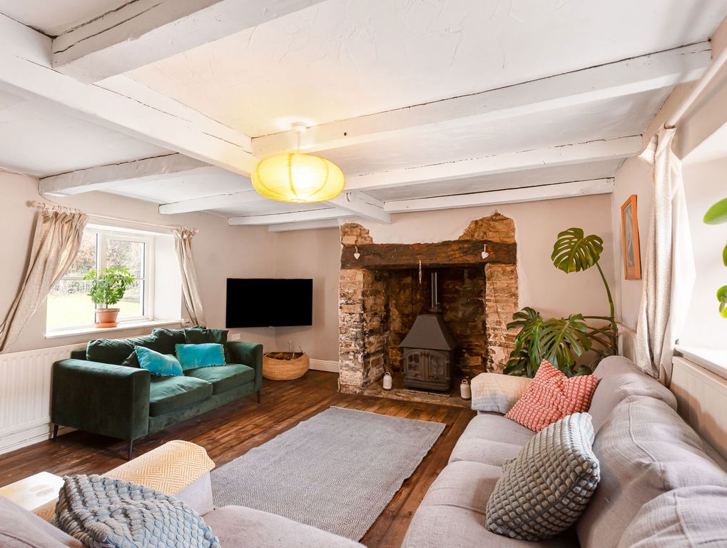 Property photo 2 of 39