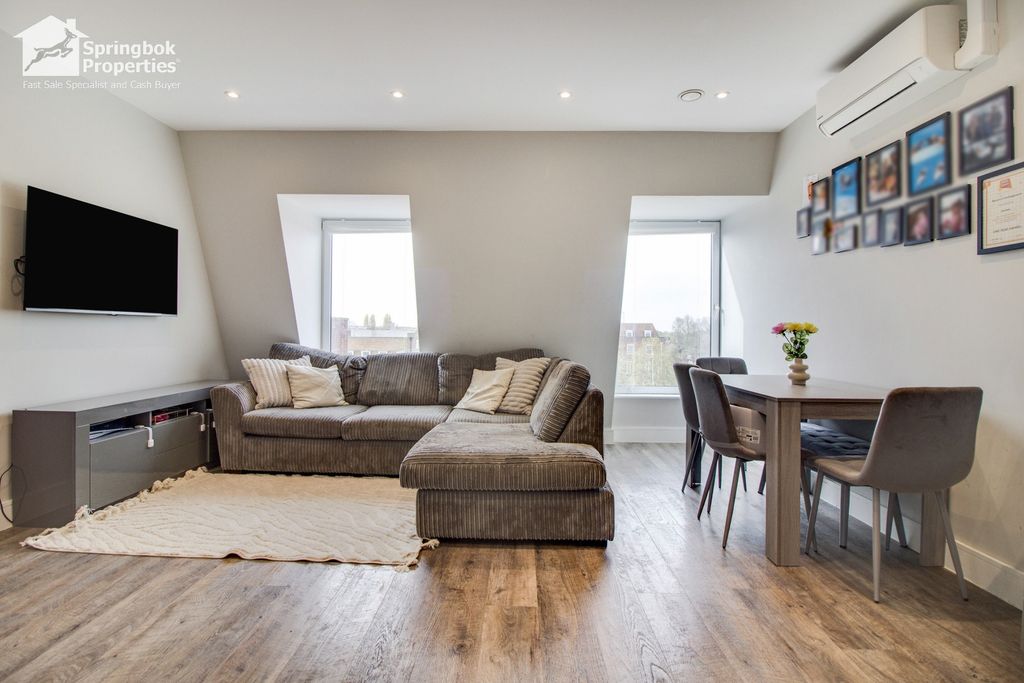 Property photo 2 of 13 1