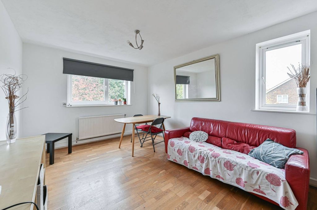 Property photo 3 of 8