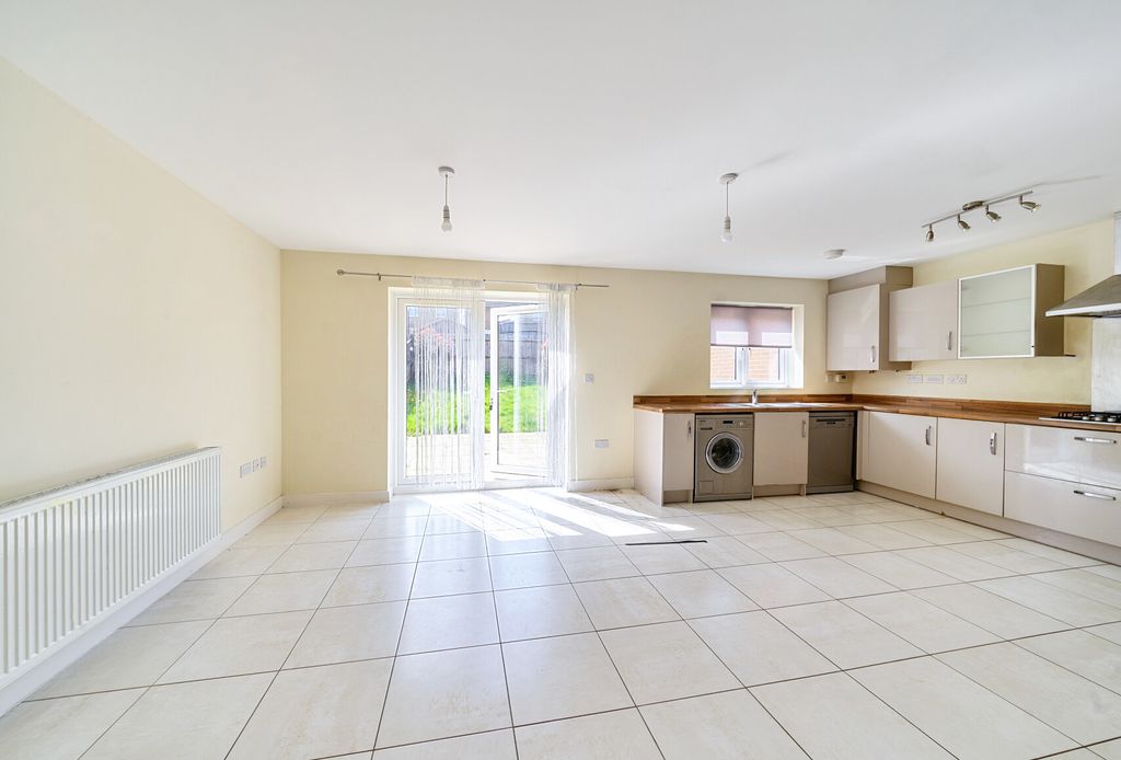 Property photo 3 of 18 Kitchen/Dining Room