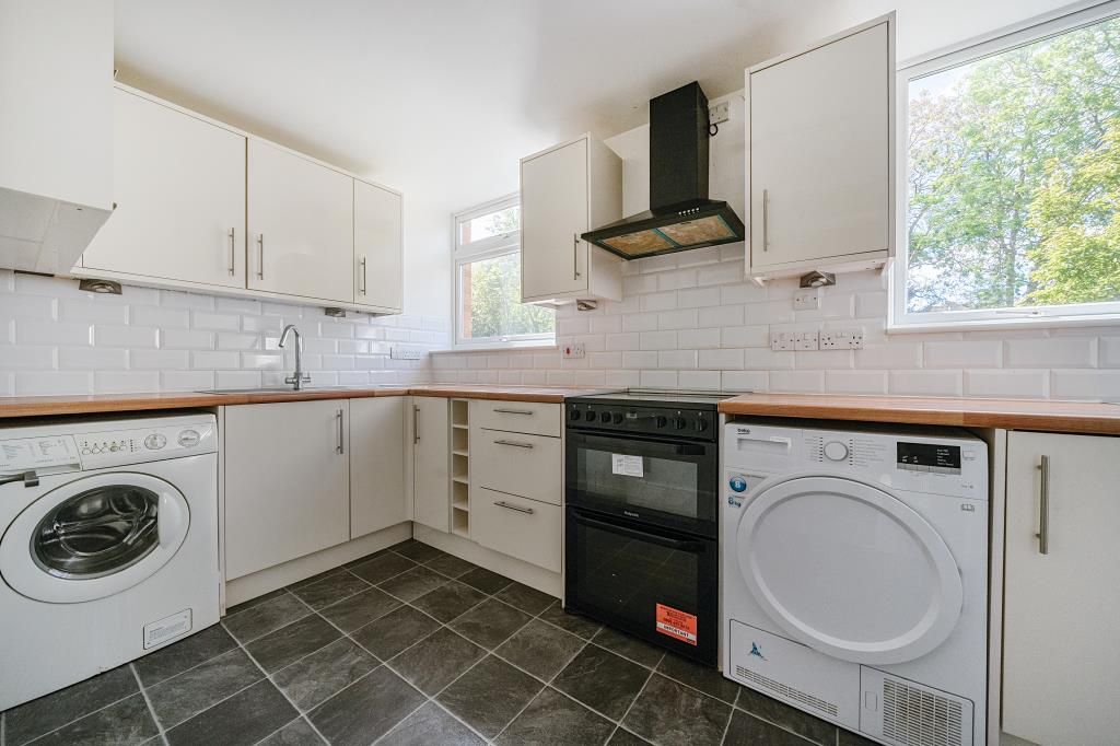 Property photo 3 of 8 Kitchen