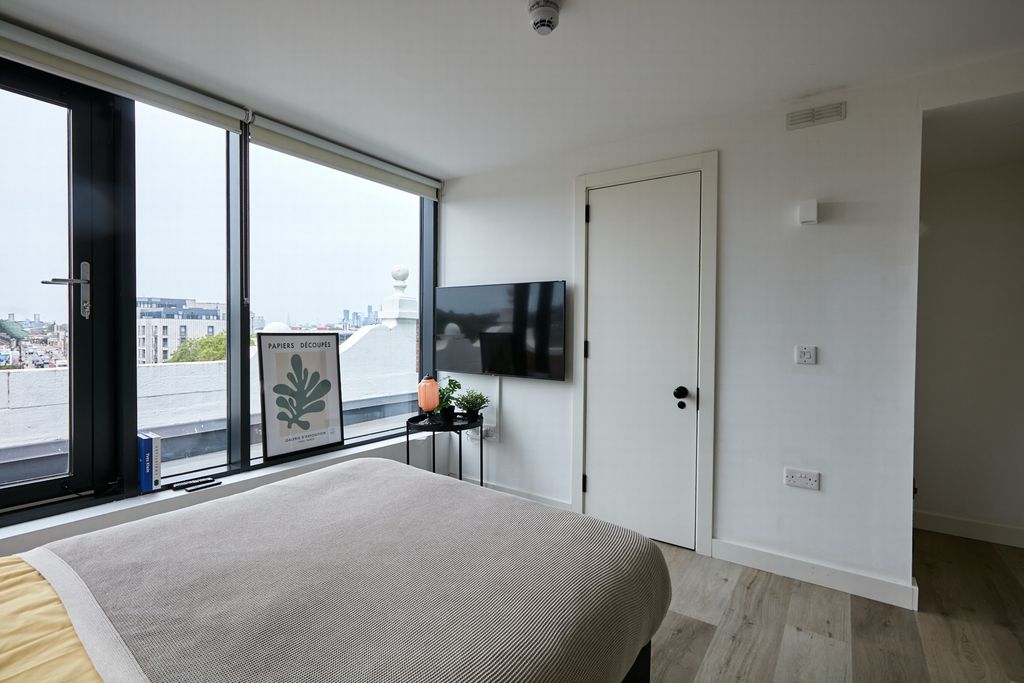 Property photo 2 of 11 Photo 4