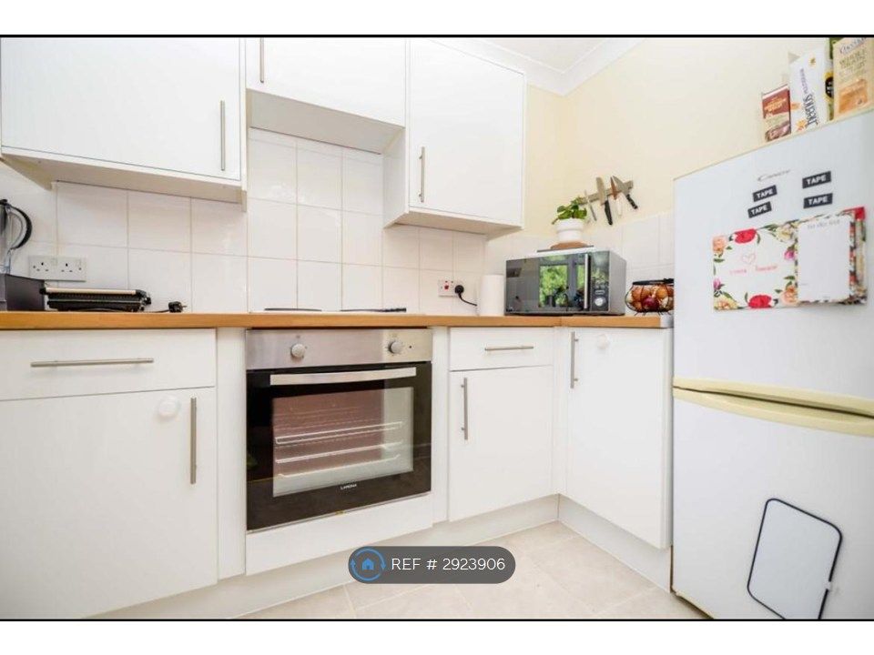 Property photo 2 of 6 Kitchen