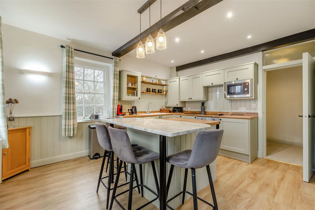 Property photo 2 of 15 Lounge/Kitchen/Dining Area