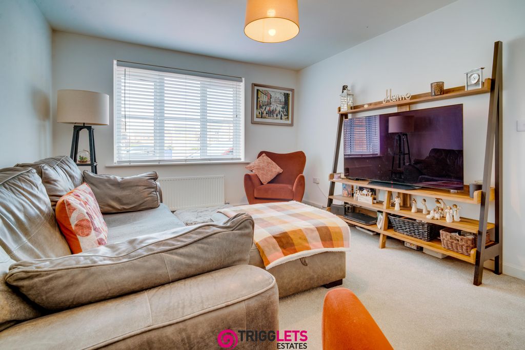Property photo 2 of 36