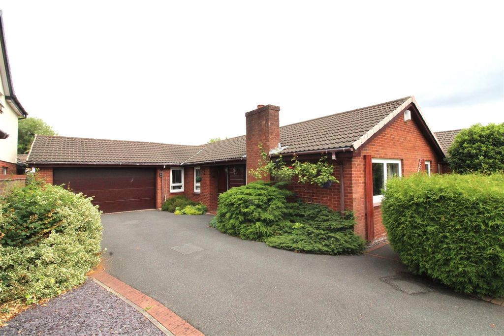 Property photo 1 of 21