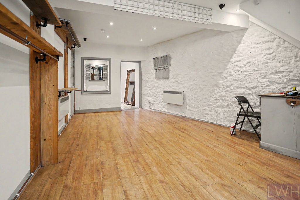 Property photo 3 of 11 Ground Floor Retail