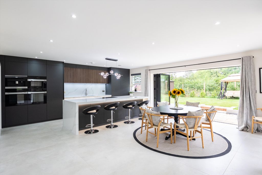 Property photo 3 of 24 Image