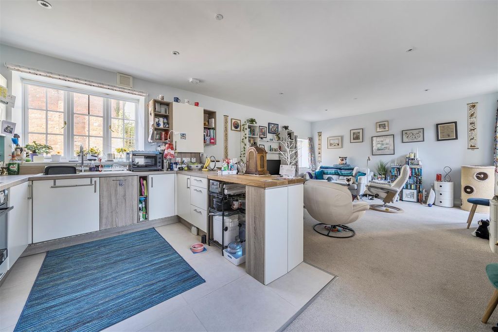 Property photo 3 of 12 Kitchen