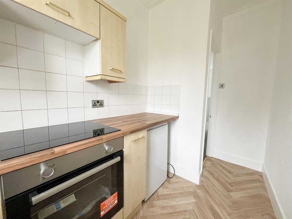 Property photo 3 of 16 Kitchen