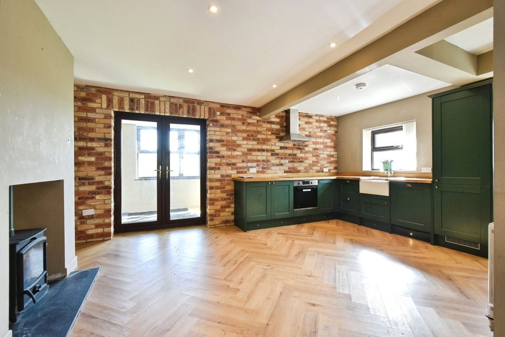 Property photo 3 of 16 Pbox-Img.Jpg