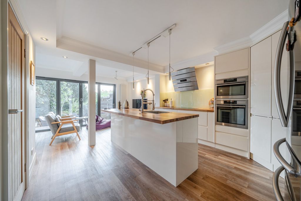 Property photo 2 of 22 1527980-13-6Abe49...