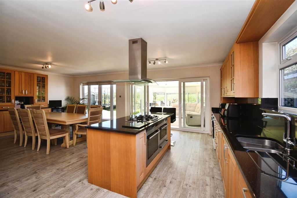 Property photo 3 of 28 0Ace3E30-U 20 2842 29.Jpg