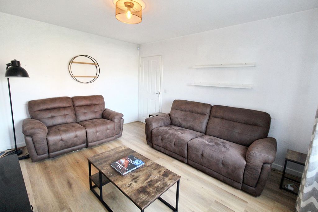 Property photo 3 of 26 Lounge