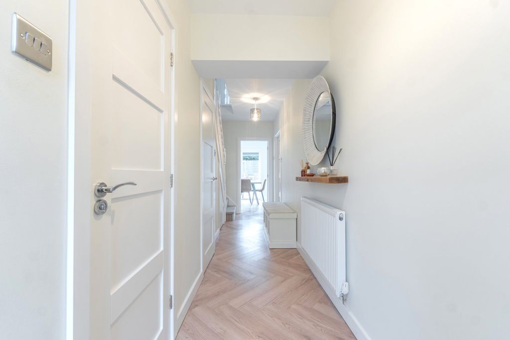 Property photo 3 of 36