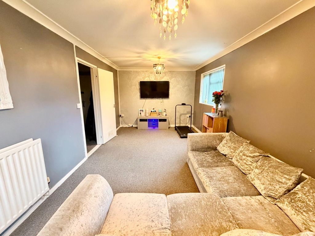 Property photo 2 of 9 Lounge