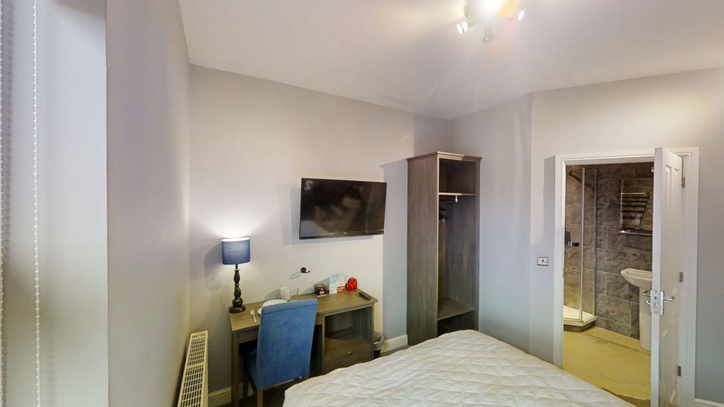 Property photo 3 of 11 R-13-03