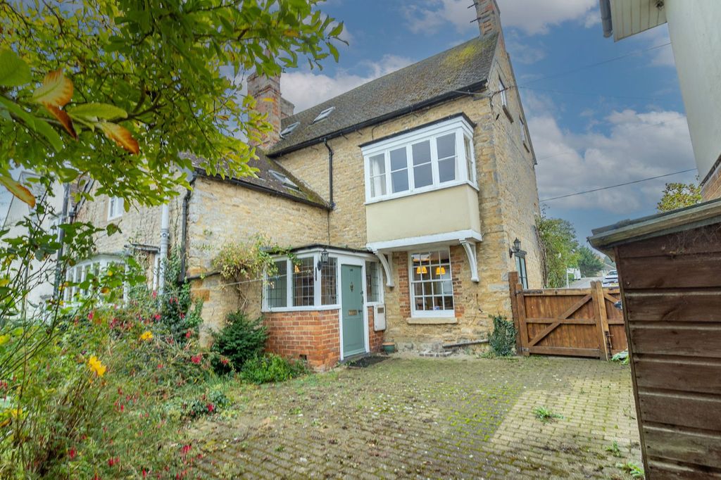 Property photo 2 of 52