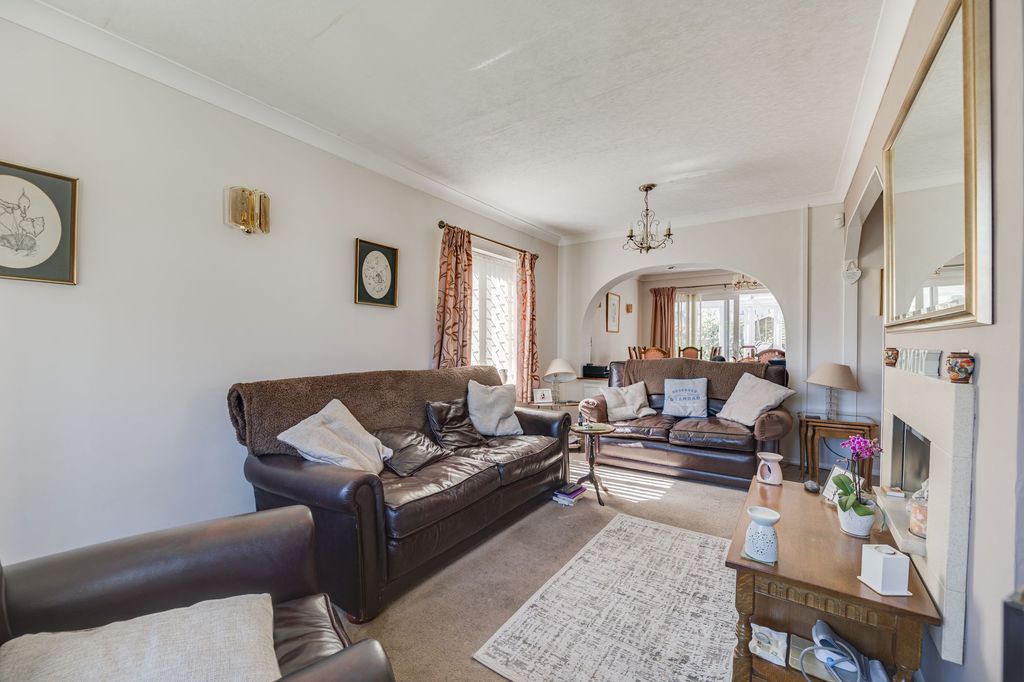 Property photo 2 of 28