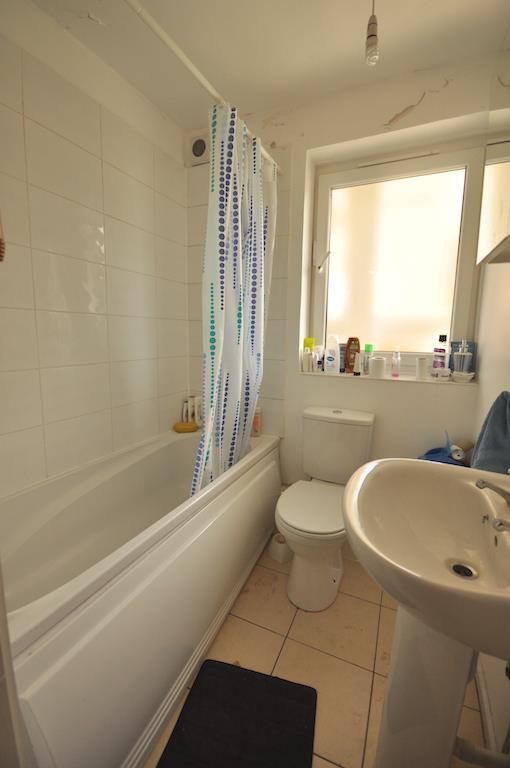 Property photo 3 of 4 Bath.Jpg