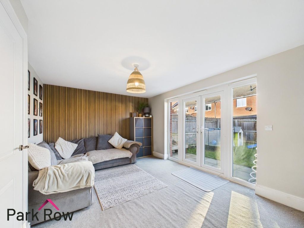 Property photo 2 of 19 Lounge