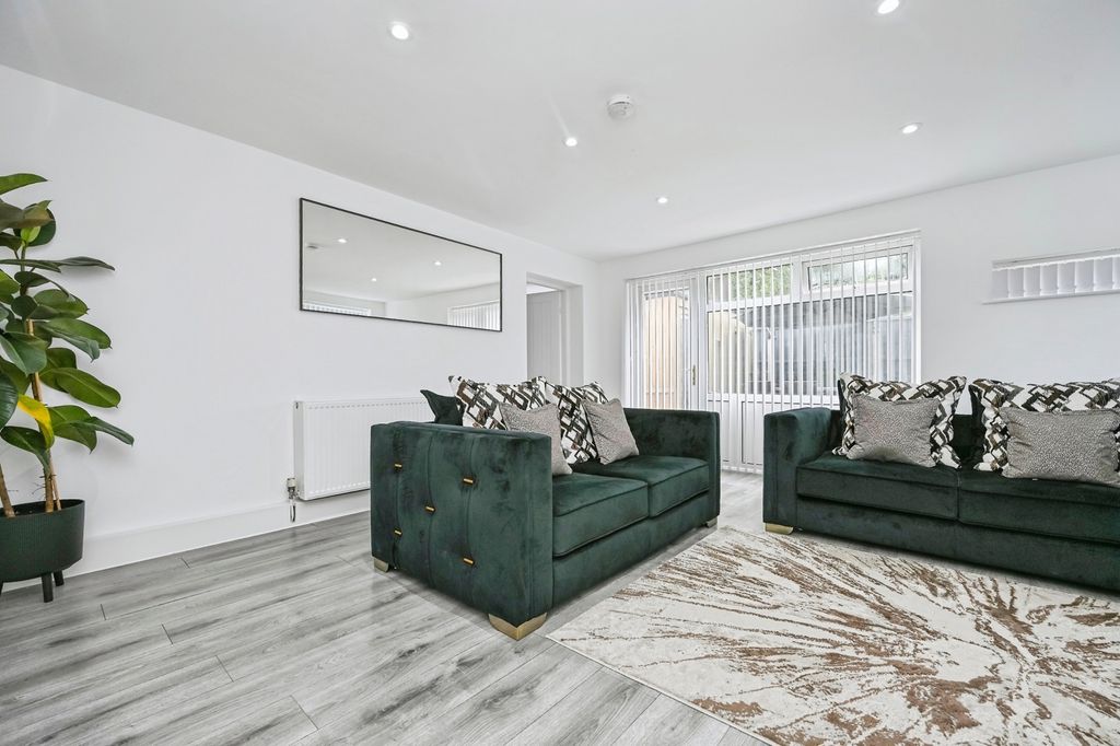 Property photo 3 of 24 Pbox-Img.Jpg