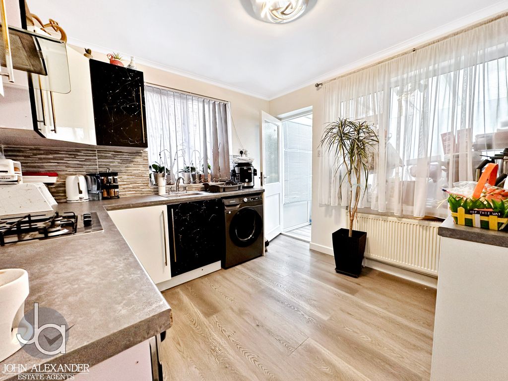 Property photo 3 of 13 20260413_112122777_0.5