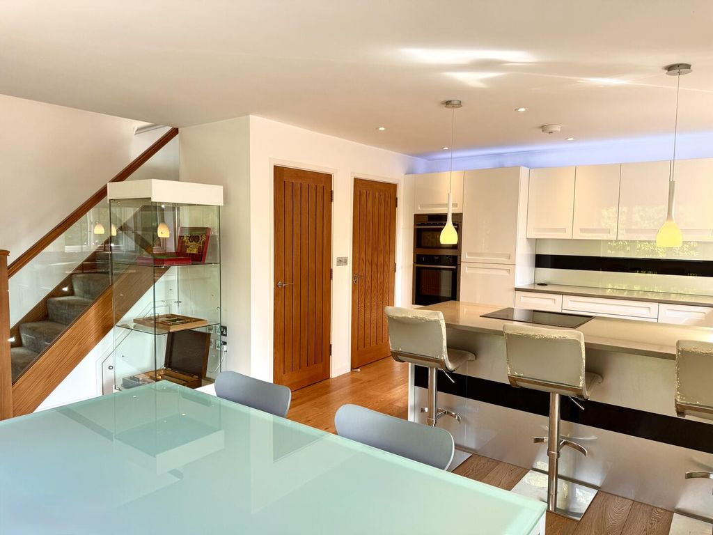 Property photo 3 of 20 Kitchen