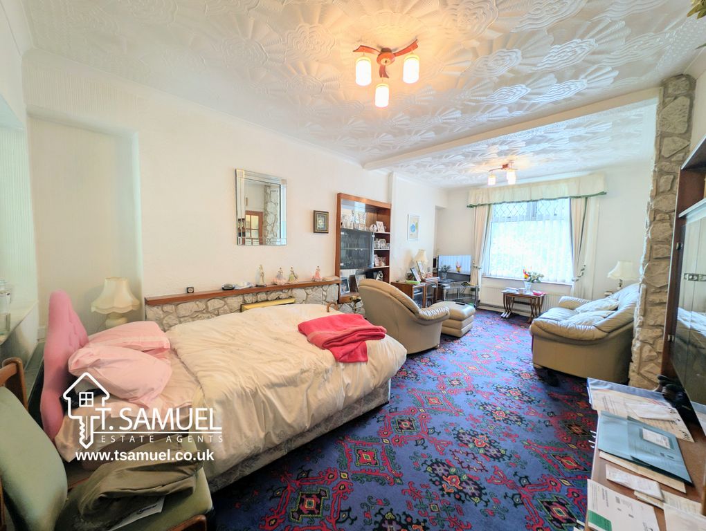 Property photo 3 of 16 Lounge