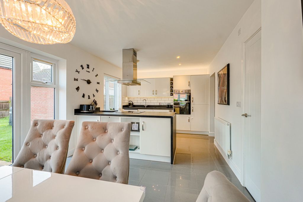 Property photo 3 of 37