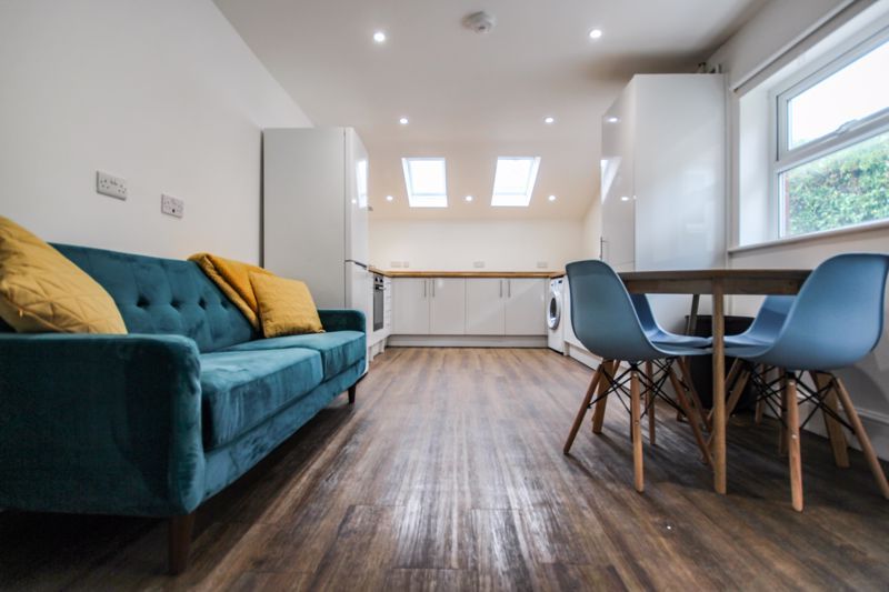 Property photo 1 of 12 Photo 9