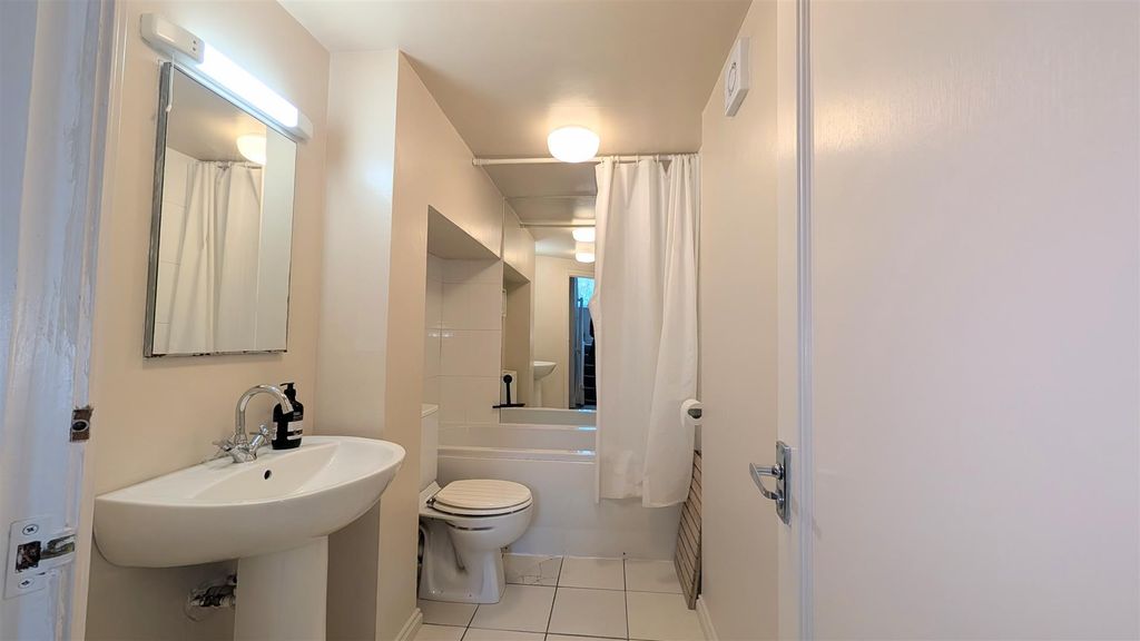 Additional image 10 of 2 bed flat to rentAlbany Terrace, Leamington Spa CV32