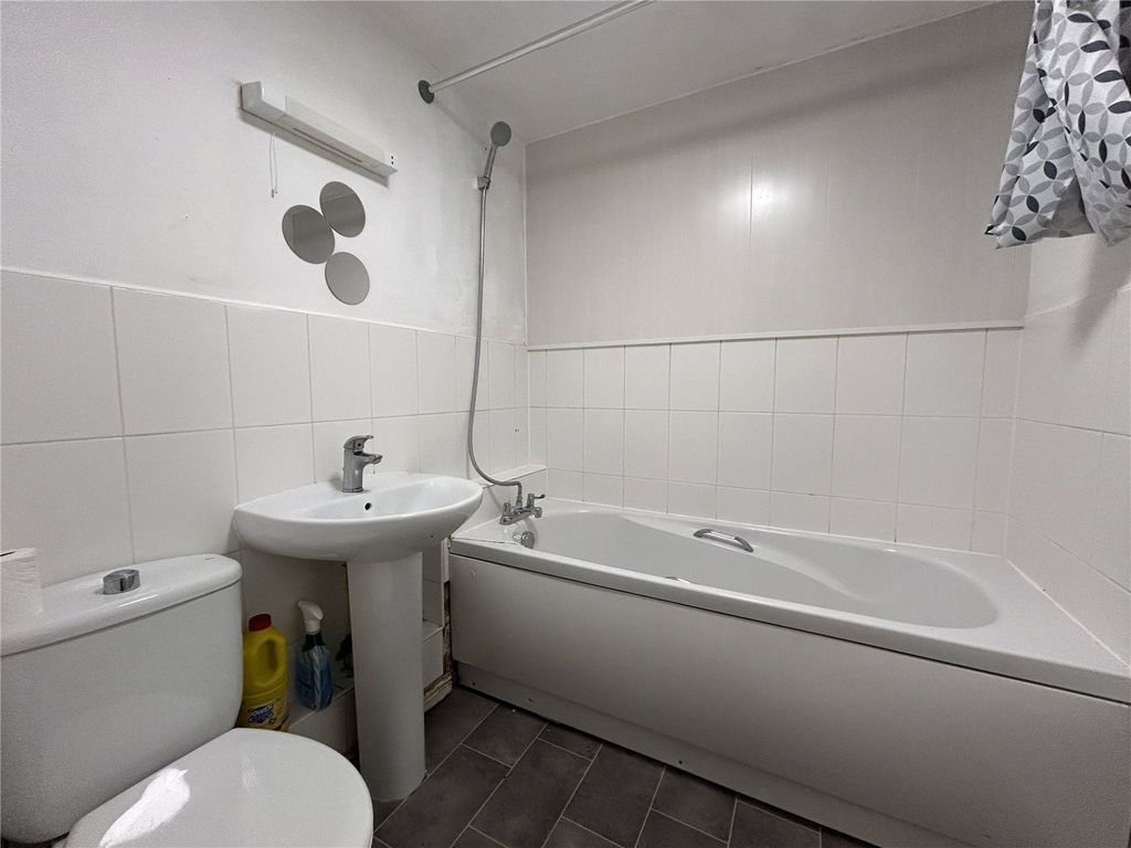 Additional image 5 of 2 bed flat to rentCharlotte Court, Highbridge Quay, Highbridge, Somerset TA9