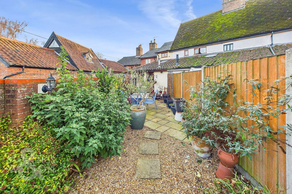 Property photo 2 of 22