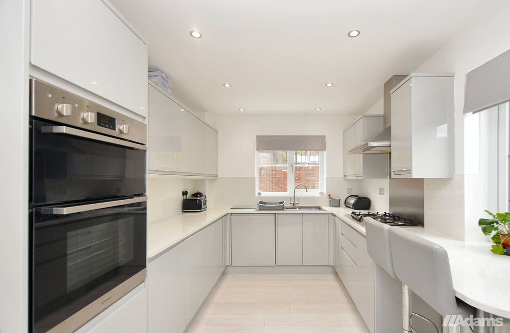 Property photo 2 of 35