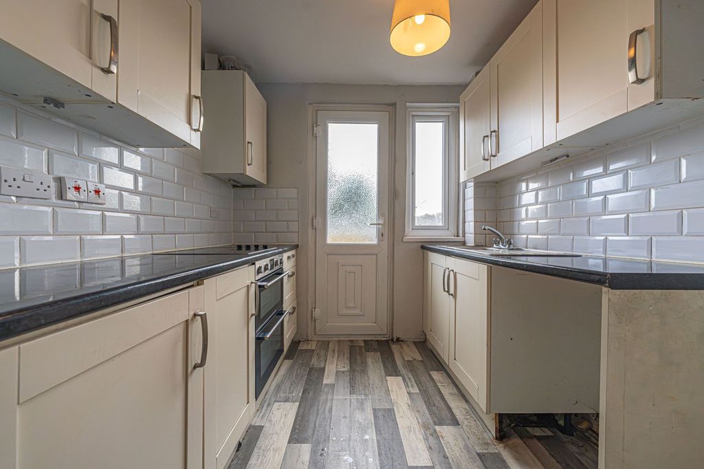 Property photo 3 of 24