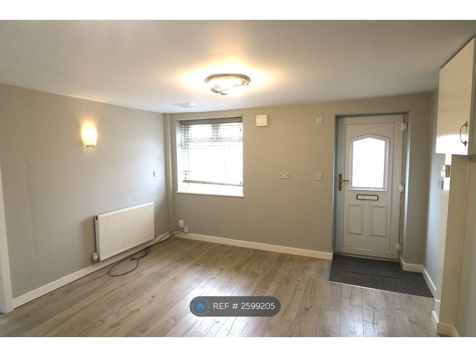 Property photo 2 of 7 Living Area