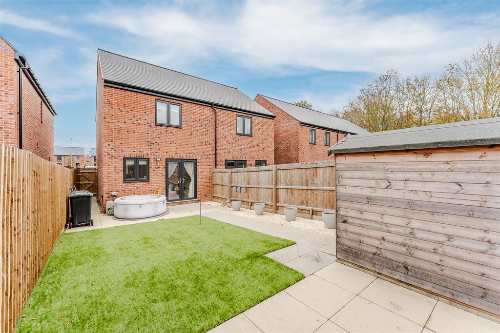 Property photo 2 of 18