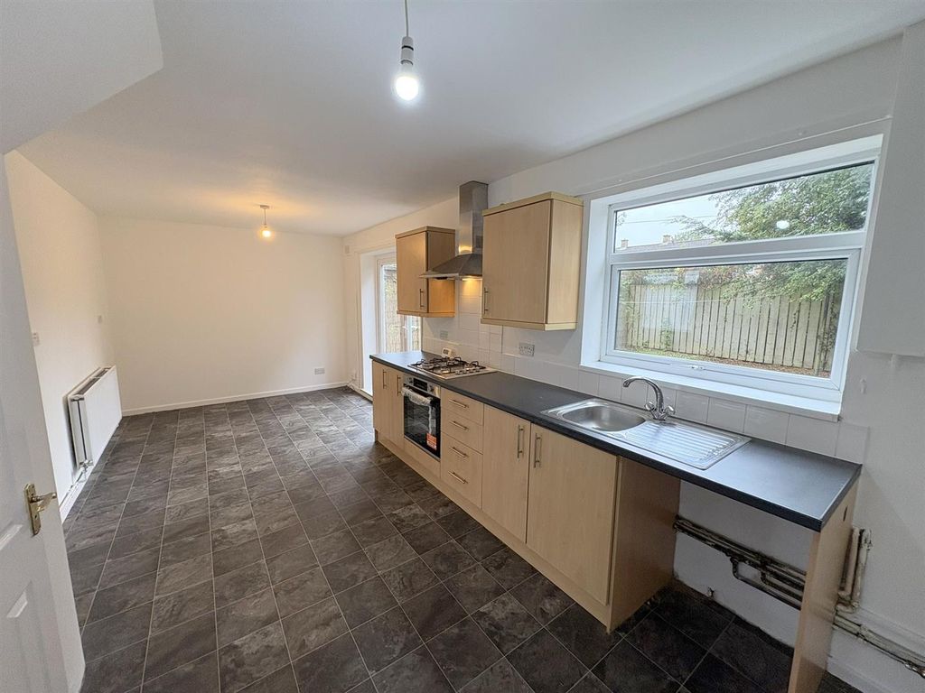 Property photo 3 of 18 Kitchen/Diner