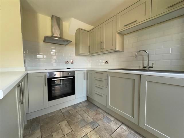 Property photo 3 of 10 Kitchen