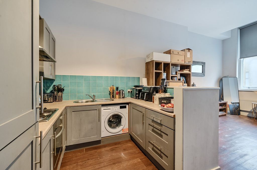 Property photo 3 of 15 1395071-8-6972114...