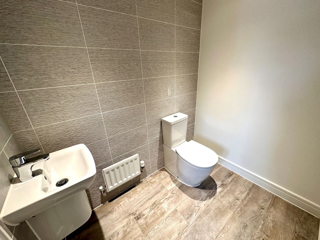 Property photo 3 of 10 Cloakroom/wc