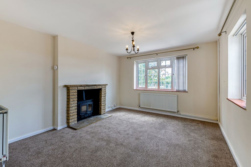 Property photo 2 of 25 112705_White Hous...