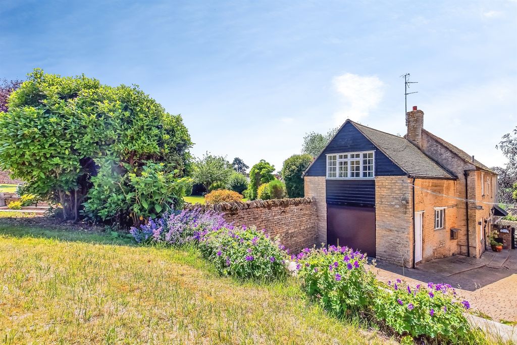 Property photo 2 of 19