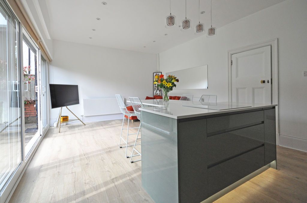 Property photo 3 of 27 Photo 4