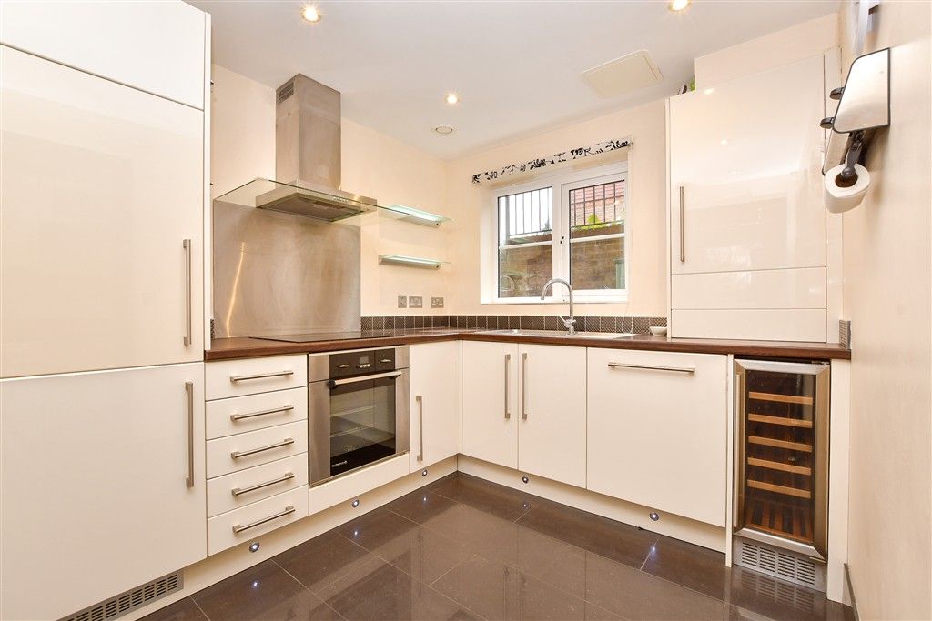 Property photo 2 of 18 Kitchen