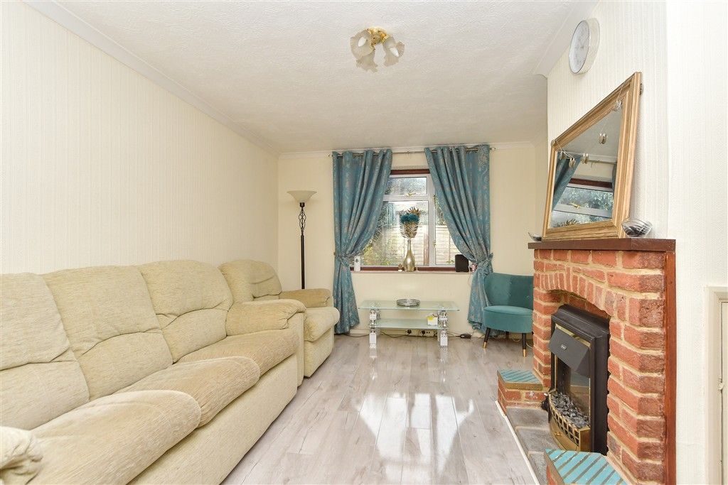 Property photo 3 of 10 Lounge