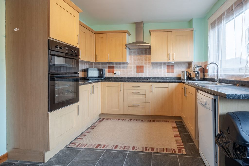Property photo 2 of 26