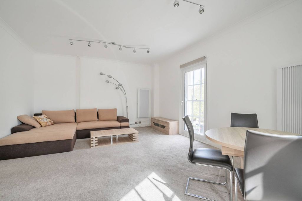 Property photo 3 of 21